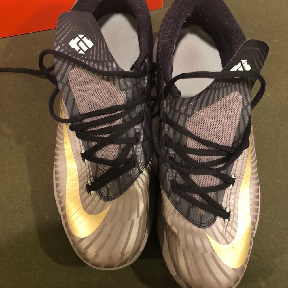 KD basketball shoes “clockwork” size 10.5